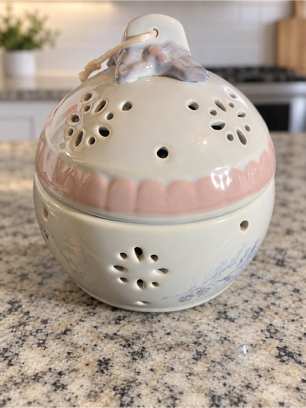 Pfaltzgraff Winter Frost Polar Bear Ceramic Potpourri Holder